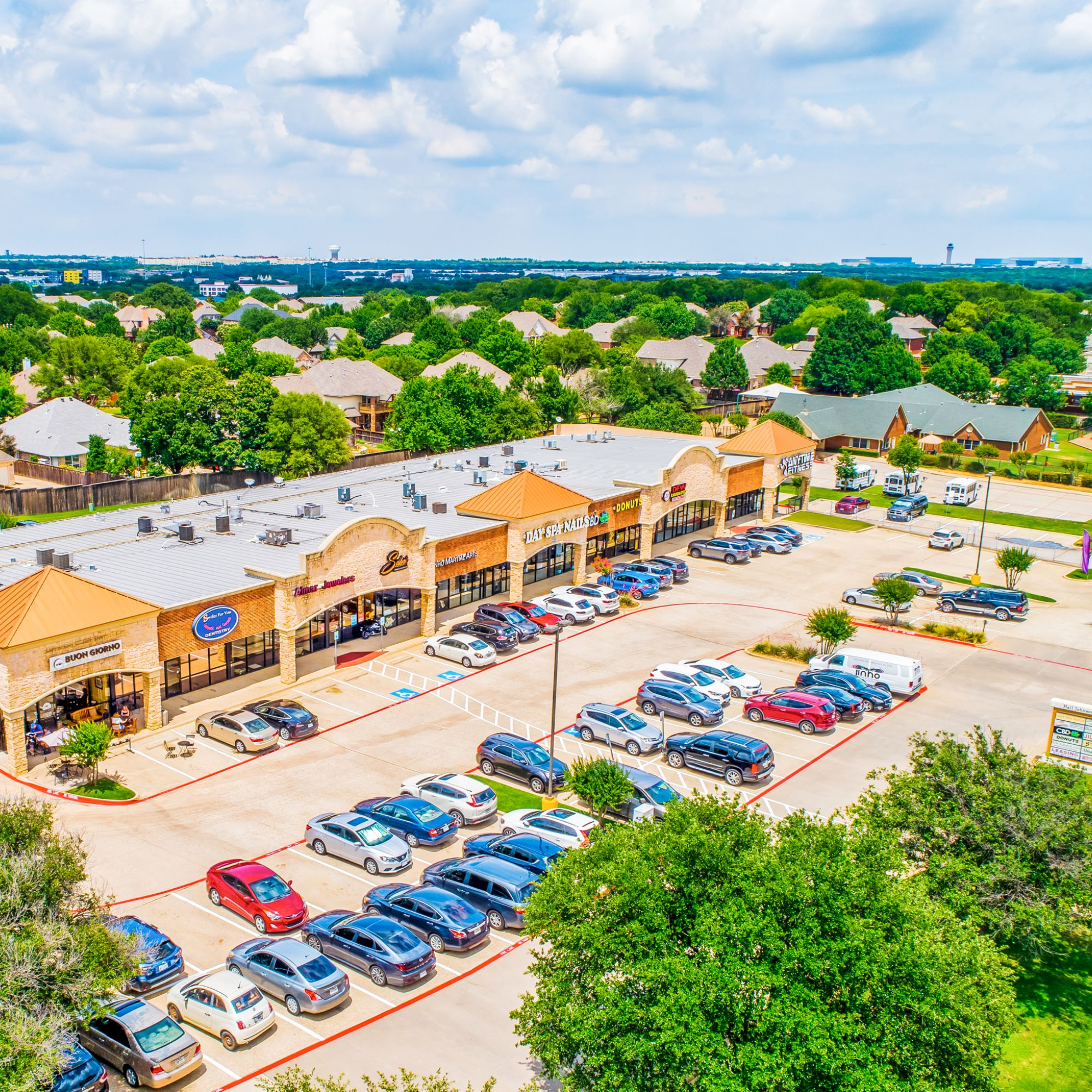 Hall-Johnson-Shopping-Center-Grapevine-TX.webp